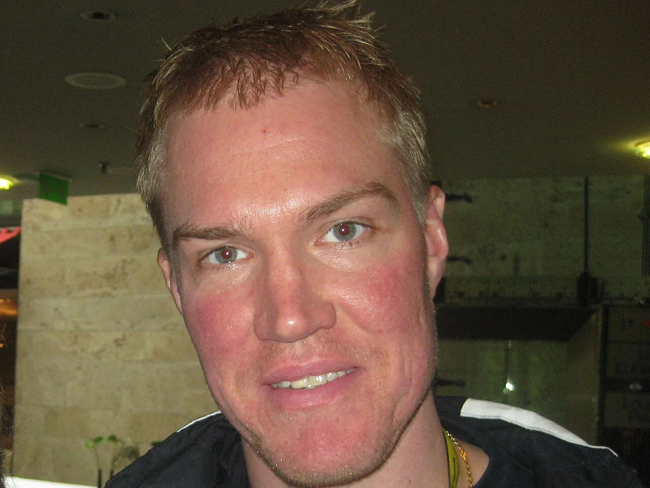Porträtt av ishockeybacken Kenny Jönsson