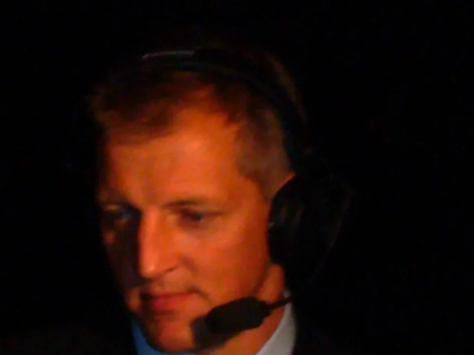 Tomas Sandström med headset, fotograferad 2009